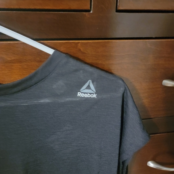 NWT Reebok Split Back Black Shirt, Large - Picture 2 of 6